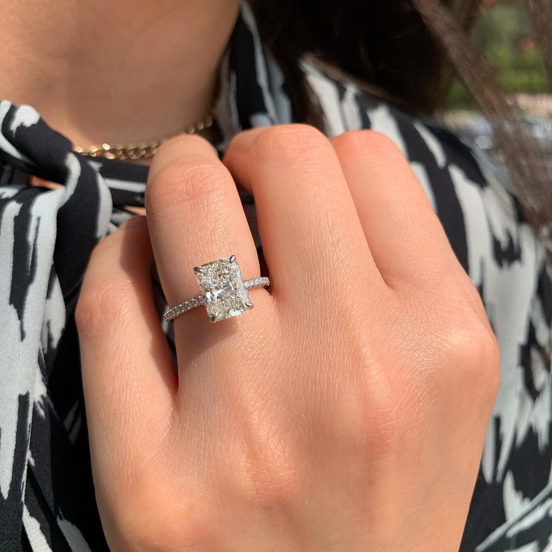 Radiant cut moissanite deals halo